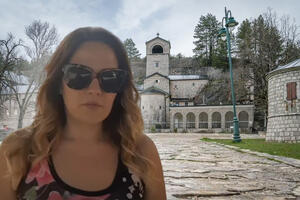 BRUKA NAD MOŠTIMA SVETOG PETRA CETINJSKOG: Ko je žena koja je danas izazvala incident u Cetinjskom manastiru?