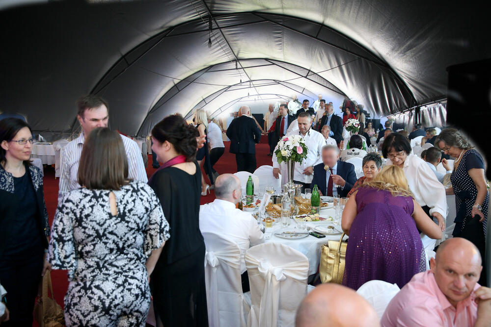 svadba pod šatorom