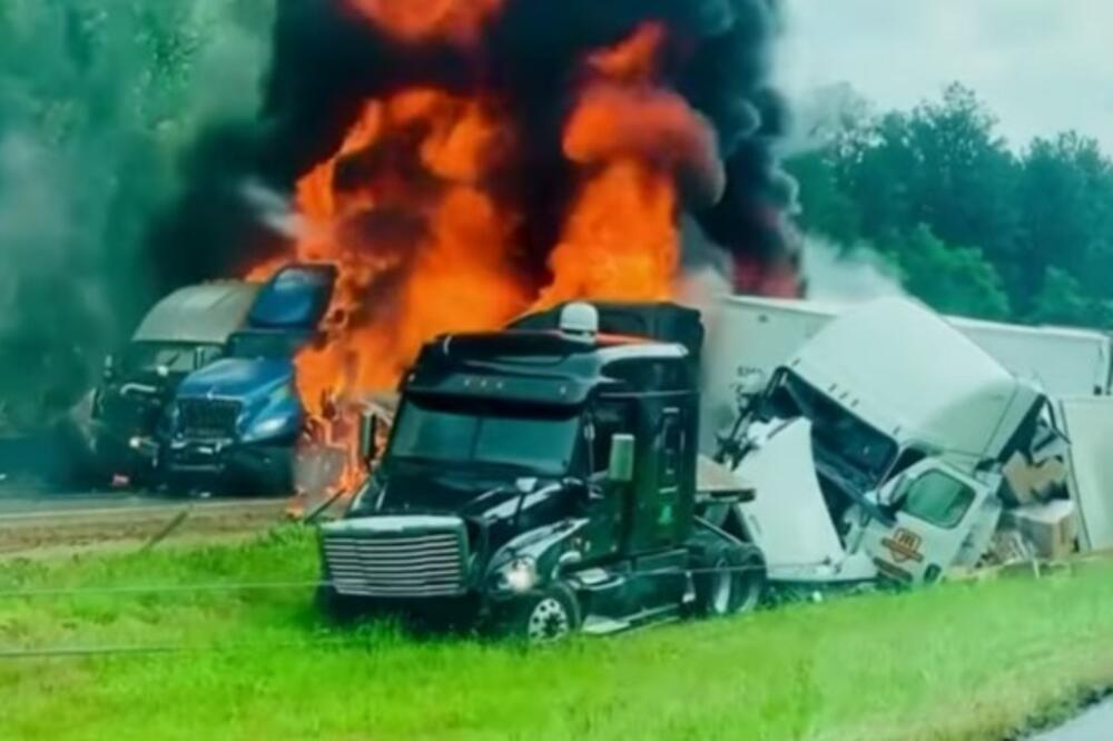 TEŠKA SAOBRAĆAJKA U SAD: Sudarilo se 12 kamiona, najmanje troje mrtvih VIDEO