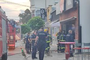 UŽAS U LESKOVCU: Zapalio lokal, pa pobegao! Gosti se razbežali, policija privela jednu osobu (FOTO)