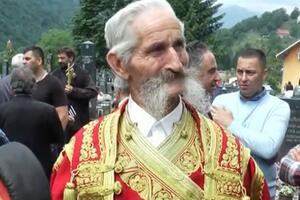OVO JE SRPSKA KAPA! POBRATIMILA SE 2 SELA, CRNOGORSKO I SRPSKO Starina Nikola s još 300 Crnogoraca dočekao meštane Pranjana VIDEO