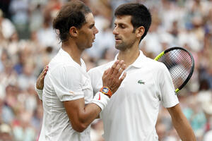 NADAL UŠAO U ISTORIJU VIMBLDONA, A ONDA SE POJAVIO ĐOKOVIĆ! Bliski susret Novaka i Rafe u Londonu! VIDEO