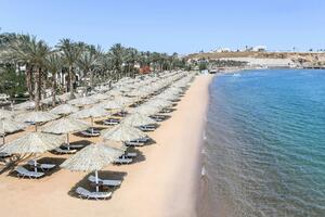 POTPUNI OSEĆAJ ODMORA: Prelepa plaža i more koje zove na kupanje, elegantan dizajn hotela samo za starije od 16 godina