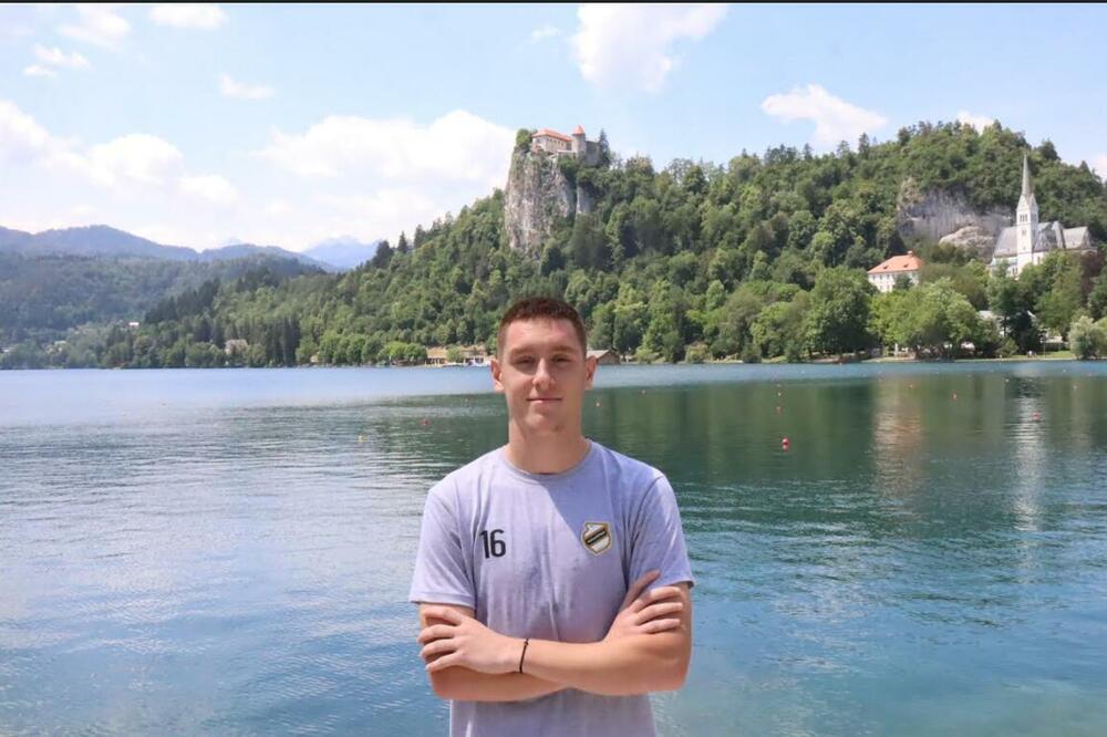 KAD PORASTEM BIĆU VAN DAJK! Vojin Serafimović čeka šansu u Čukaričkom, ovaj 16-godišnjak priključen prvom timu u Sloveniji