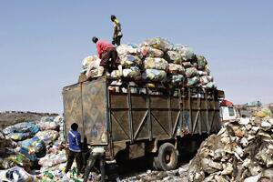 ŽIVOT U SMEĆU: Skupljanje otpada donelo sreću porodicama u Dakaru
