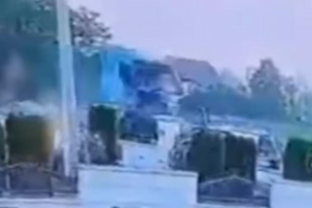 UZNEMIRUJUĆI VIDEO! JEZIVA SAOBRAĆAJNA NESREĆA U LIPNIČKOM ŠORU: Direktan sudar automobila i kamiona, muškarac poginuo
