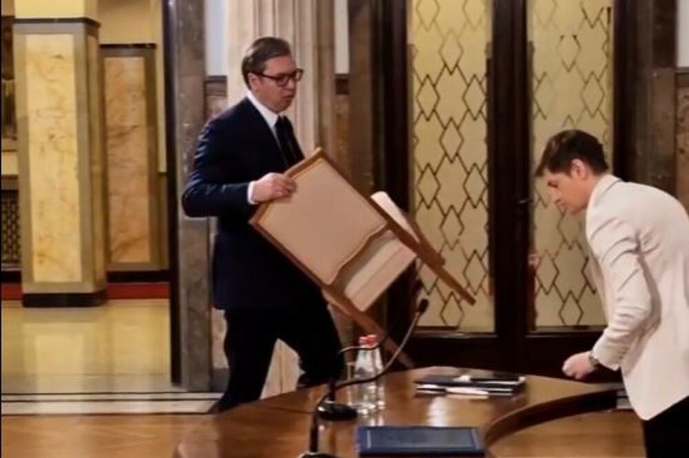 DŽENTLMEN! Objavljen snimak koji pokazuje kakav je Vučić gospodin: Dajte stolicu za Anu! Ne, ne, čekajte ja ću!