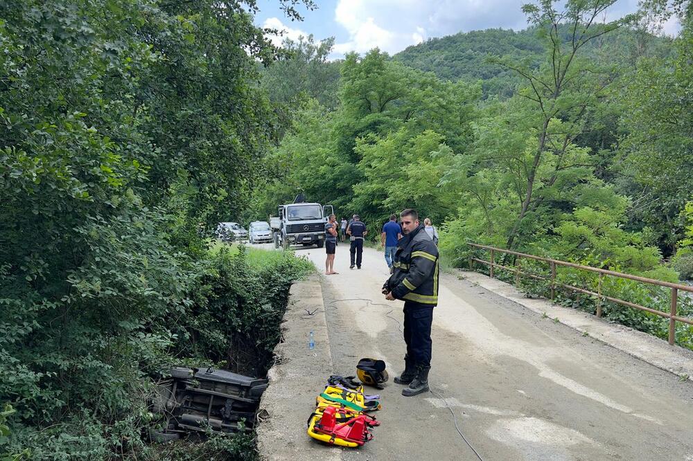 UZROCI VELIKE TRAGEDIJE KOD ČAČKA! Automobil s 4 mladića udario velikom brzinom u drvo, PA SLETEO! PRVI SNIMCI s mesta užasa!