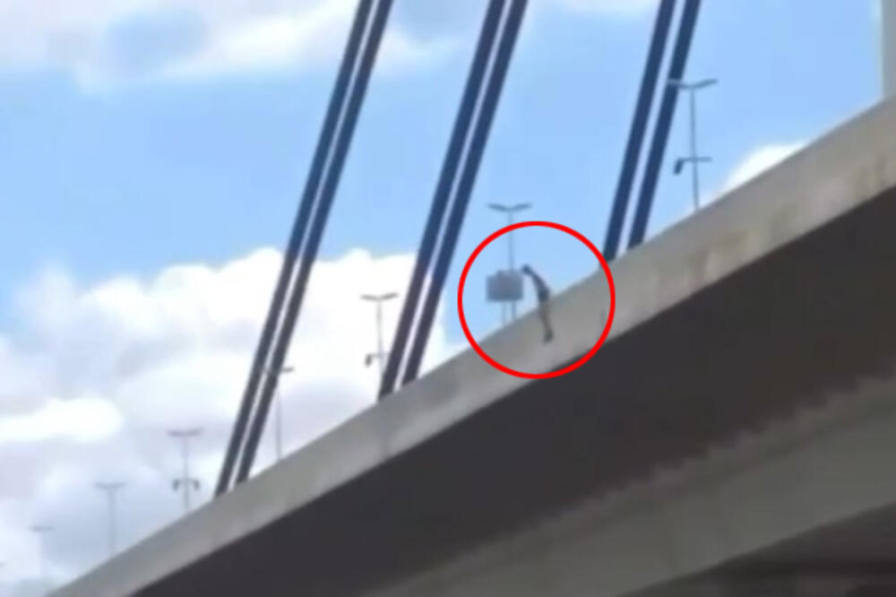 ŠTA JE OVAJ URADIO, UMALO IZGUBIO GLAVU! Novosađani zgranuti! Momak se popeo na Most slobode, pa SKOČIO sa 20 metara! (VIDEO)