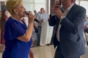 MILETA POGODILA PESMA! Dodik dohvatio mikrofon usred veselja i zapevao čuveni narodnjak JA ĆU TI DOĆI KAD DOĐE MAJ (VIDEO)