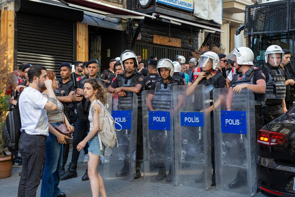 Istanbul, Parada ponosa, Turska, policija