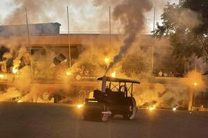 MOBILIZACIJA U HUMSKOJ JE POČELA! Grobari zapalili Parni valjak ispred stadiona, a nebo nad Partizanovim hramom obasjale baklje!
