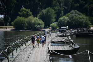 VOJSKA POSTAVILA PONTONSKI MOST: Od nedelje počinje sezona kupanja na plaži Lido! EVO KOLIKA JE CENA PRELASKA PREKO MOSTA!