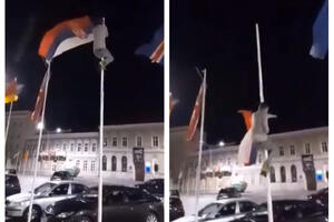 INCIDENT U HRVATSKOJ Mladić se popeo na jarbol u Požegi i skinuo srpsku zastavu