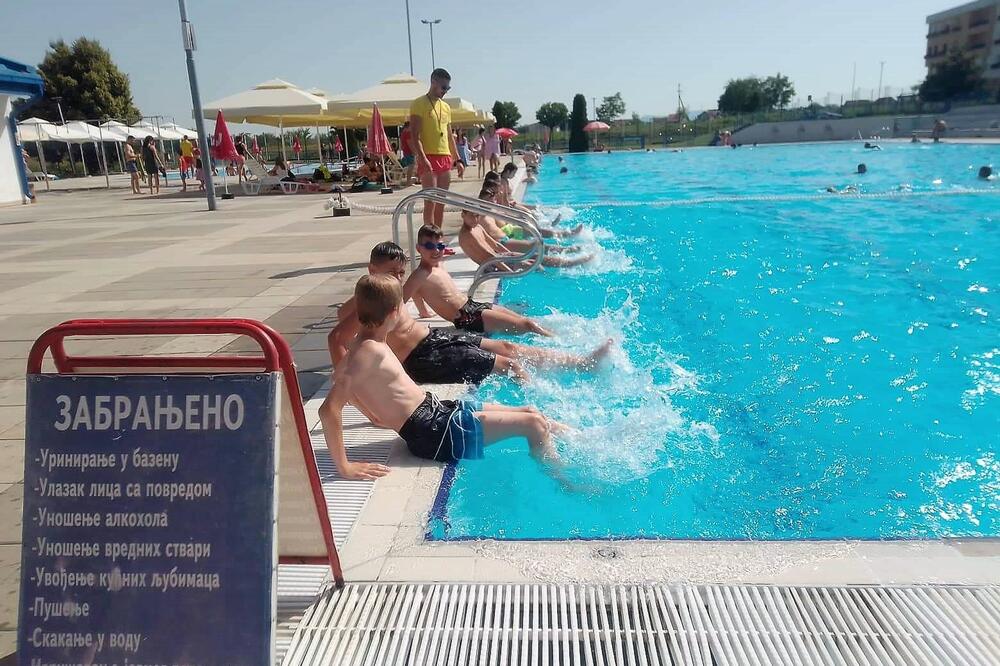 NA GRADSKOM KUPALIŠTU U LOZNICI: Počela besplatna obuka dece neplivača