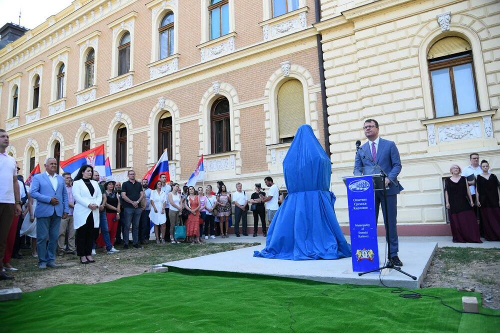 Otkrivena spomen-bista Petra Velikog u Sremskim Karlovcima