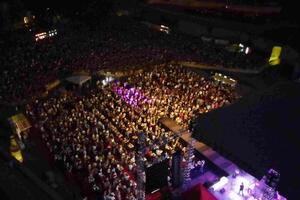 BANJALUKA U TRANSU ZBOG ACA PEJOVICA: Sa pevačem 3 sata pevalo 15.000 ljudi! Napravio koncert za pamćenje (VIDEO)