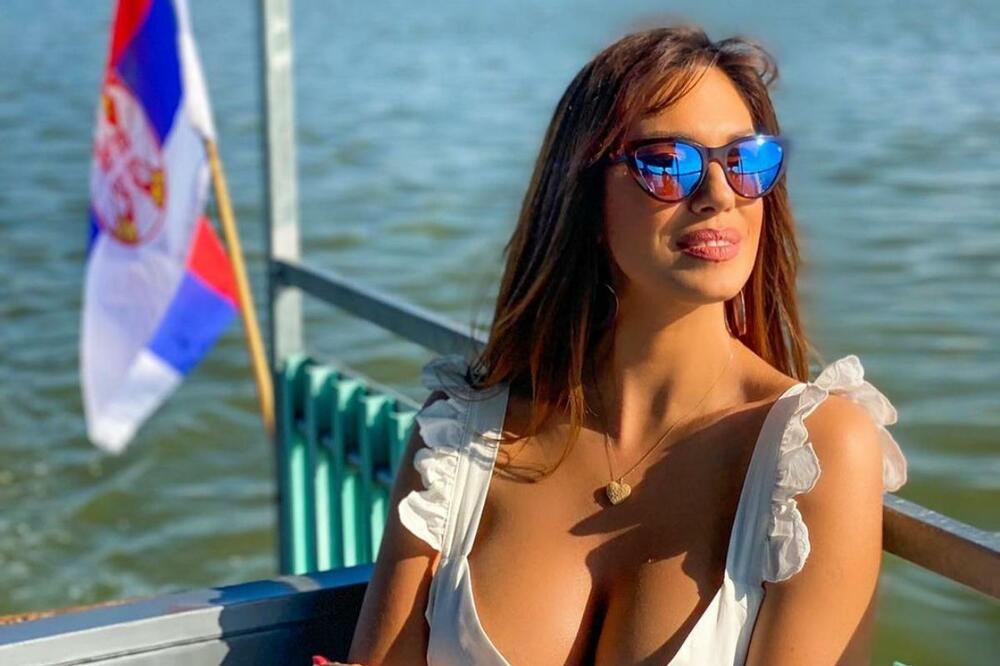 NINA RADULOVIĆ KAŽE DA NEMA SILIKONE! Voditeljka se razgolitila, grudi kipe iz uske haljine, a brus NE NOSI! (FOTO)