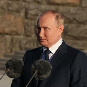 PUTINU RADE IZA LEĐA? Britanski mediji: Visoki zvaničnik Kremlja u tajnosti