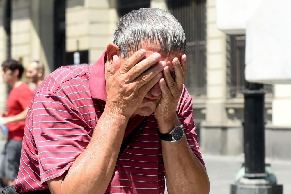 PAKLENI PETAK! BEOGRAD NAJTOPLIJI GRAD U EVROPI: U 22 sata izmereno je čak 30 stepeni, evo šta savetuju lekari!