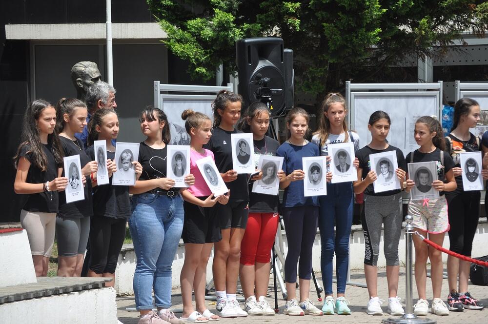 30 godina od masakra u Bratuncu