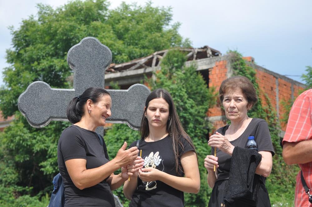 30 godina od masakra u Bratuncu