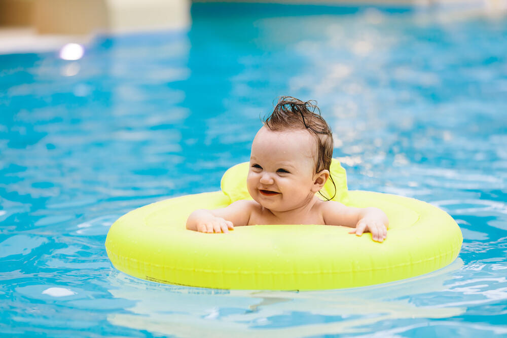 beba, bazen, plivanje, dete, guma za plivanje