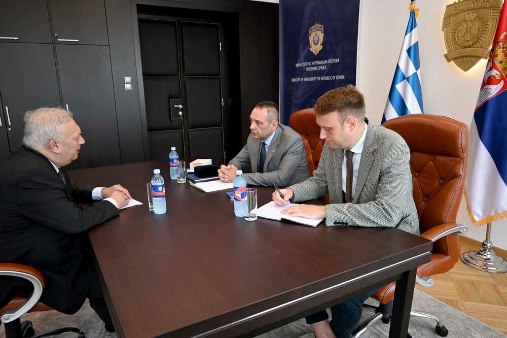 MINISTAR VULIN SA GRČKIM AMBASADOROM: Dobra saradnja u oblastima organizovanog i visokotehnološkog kriminala i ilegalnih migracija