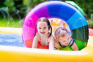 OVO RODITELJI TREBA DA ZNAJU! Kućni bazeni su odličan način da se deca zabavljaju satima, a na OVE STVARI posebno obratite pažnju
