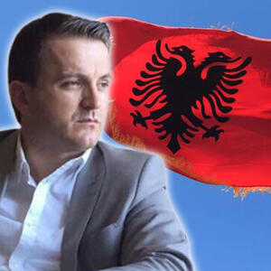 SKANDAL U CRNOJ GORI: Ministar se u zgradi vlade slikao sa albanskom zastavom?