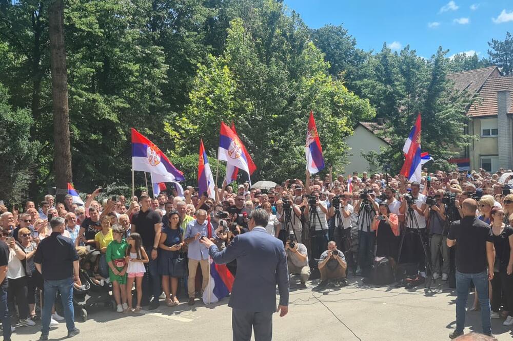 BIĆE MNOGO TEŠKA ZIMA PO NAŠU ZEMLJU Predsednik: Imamo velikih problema s nabavkom dizela i benzina BUDIMO JEDINSTVENI KAO NAROD