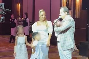 VELIKO SLAVLJE U PORODICI PEVAČA! Emir Habibović i Tamara Selimović predstavili ćerku Arianu, okupili kolege sa estrade! (VIDEO)