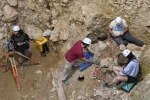 ARHEOLOŠKA SENZACIJA U SRCU DALMACIJE: U pećini pronađeni ostaci konja ili divljeg magarca stari čak 17.000 godina!