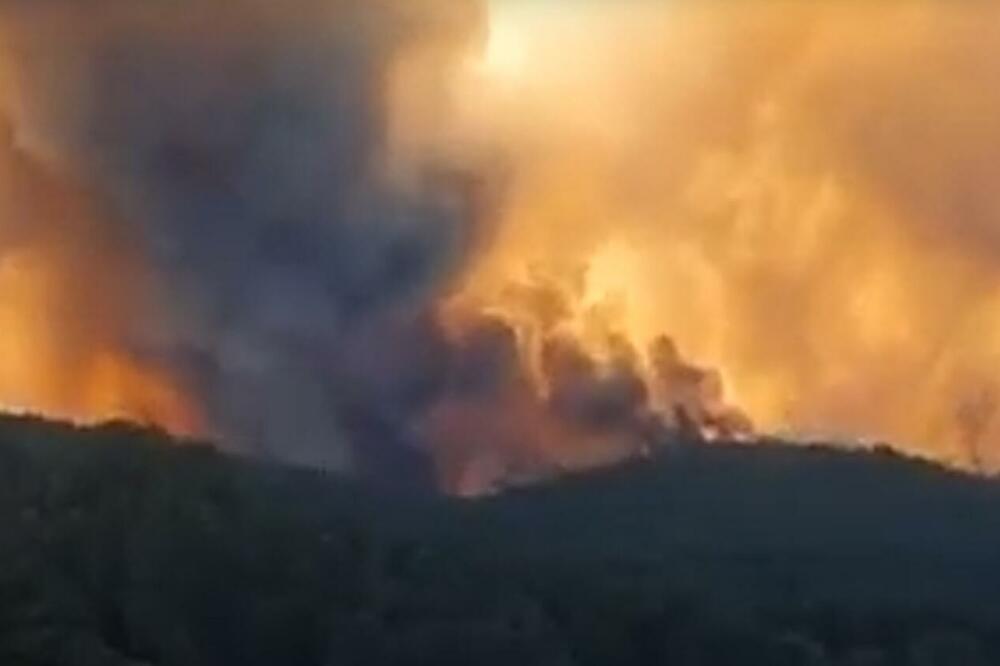 VELIKI POŽAR BLIZU FRANCUSKE OBALE: Povređeno 18 vatrogasaca, stanovništvo evakuisano, izgorelo 600 hektara zemlje VIDEO