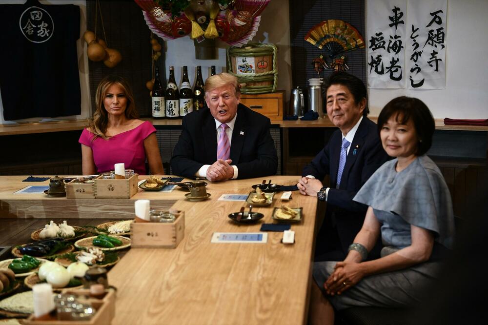 TIHA SNAGA IZ SENKE: Udovica Šinza Abea promenila sliku žene u Japanu, a Trampu je večera sa njom presela