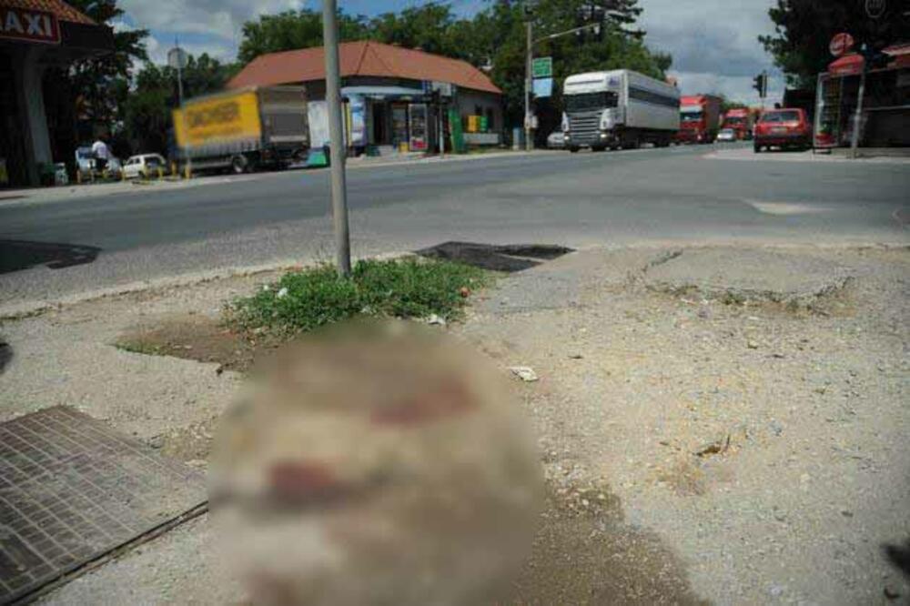UMRO ŽENI NA RUKAMA: Očevici ubistva u Stepojevcu otkrili potresan detalj, Zoran (63) pošao u kafanu, a otišao u smrt! Samo je pao
