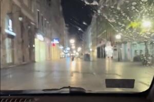 DIVLJALI AUTOM PO KNEZ MIHAJLOVOJ ULICI: Provozali se pešačkom zonom uz pesmu "Evo me, policijo"! (VIDEO, FOTO)