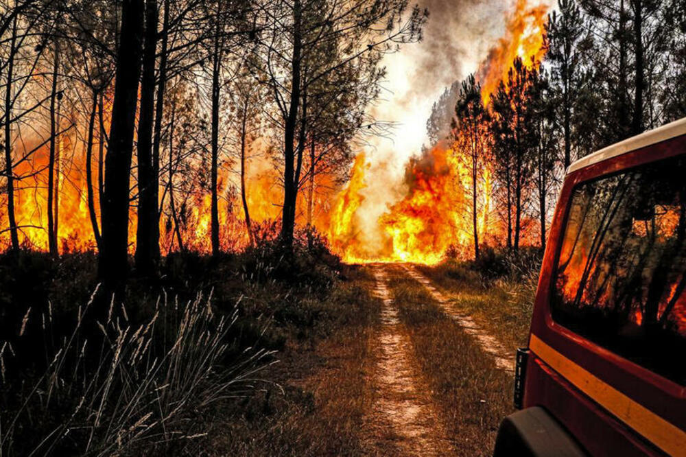 VATRENA KATAKLIZMA U FRANCUSKOJ: Za 5 dana izgorelo 10.000 hektara šume VIDEO