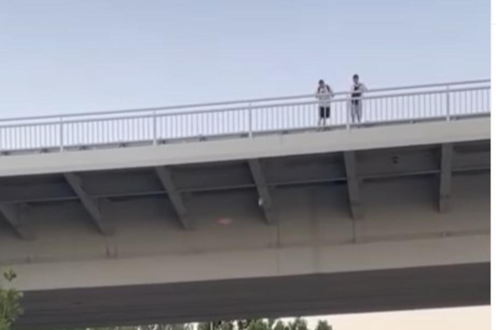 "GOVORILA MI DA IDEM, REKAO SAM DA NEĆU OTIĆI" Taksista spasio devojku koja je htela da skoči sa Mosta slobode, evo ŠTA JE URADIO!