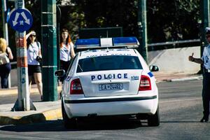 SRBIN S INTERPOLOVE POTERNICE UHAPŠEN U GRČKOJ: Šetao po gradu sa motornom testerom, policija ga odmah privela