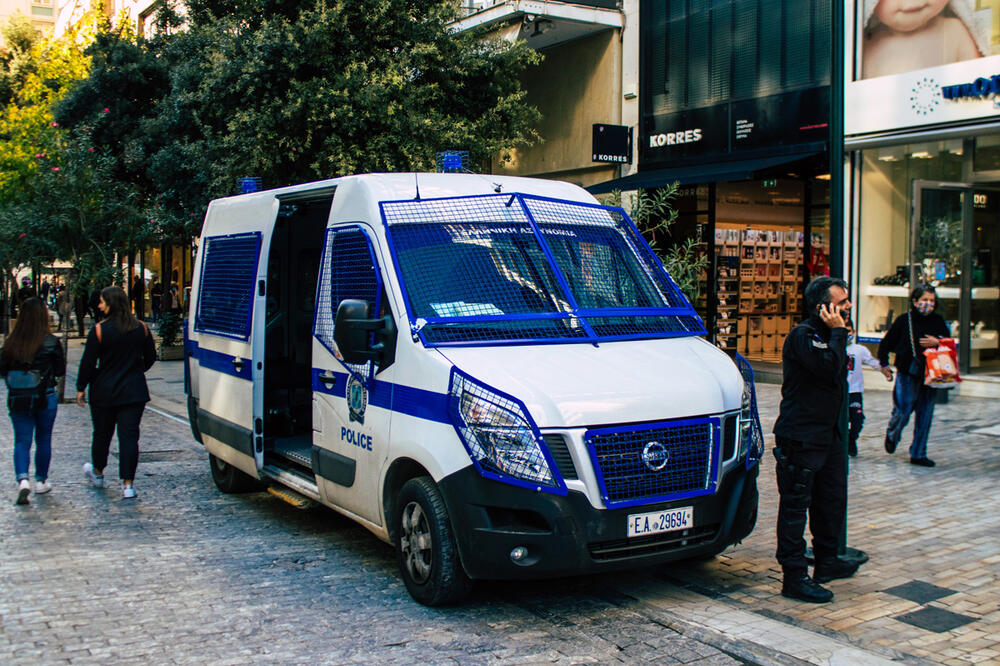 OBRT U GRČKOJ: Srpkinja koja je uhapšena u Solunu NIJE namerno ostavila decu u autu, ONA je kriva za nesporazum!