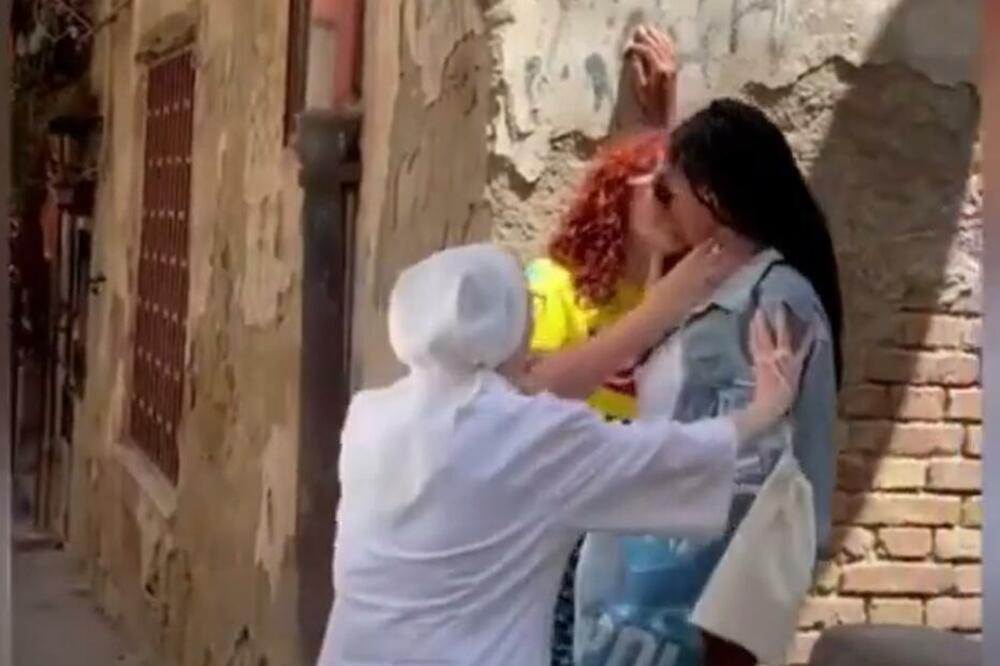 ISUSE, JOSIFE I MARIJO, ĐAVOLJA RABOTA! Italijanska opatica prekinula foto snimanje šokirana poljupcem dve manekenke VIDEO