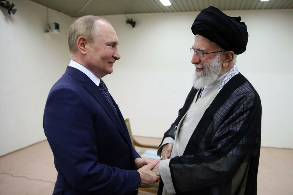 NATO BI NAPAO RUSIJU ZBOG KRIMA, ALI JE ZAUSTAVLJEN: Iranski verski vođa Ali Hamnei posle razgovora sa Putinom!