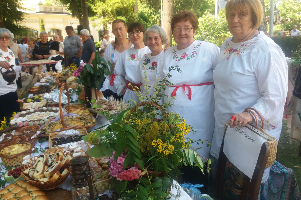 ETNO FESTIVAL U RIBARSKOJ BANJI: Tradicionalna turističko-gastronomska manifestacija u okviru Kulturnog leta (FOTO)