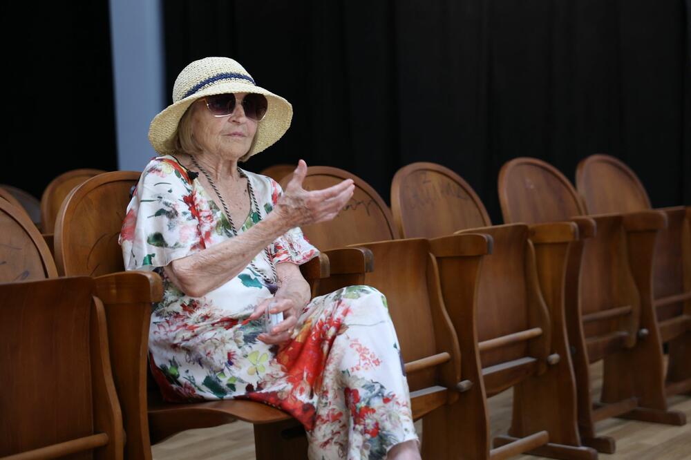 "KAD MI TOGA NE BUDE, UGINUĆU KAO BILJKA KOJU NISU ZALIVALI": Mira Banjac uskoro puni 94 godine, a ovo je tajna njene DUGOVEČNOSTI