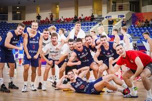 ZVEZDIN TRENER VODIO ORLIĆE DO ZLATA: Mladi košarkaši osvojili B diviziju i vratili se u elitu