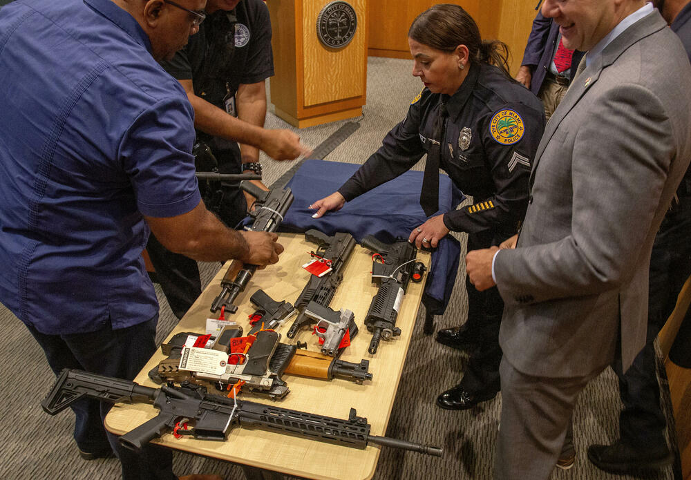 oružje, donacija, Majami, puške