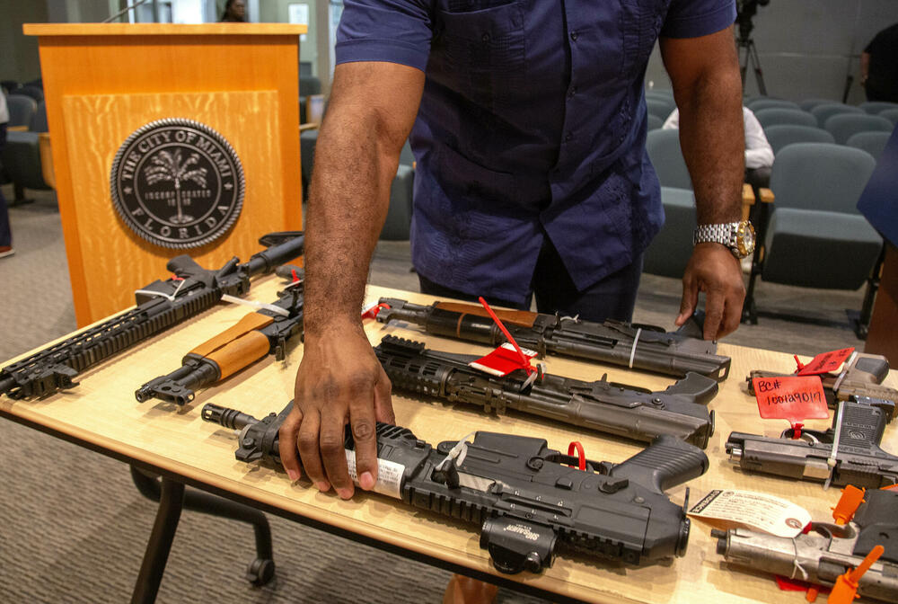 oružje, donacija, Majami, puške
