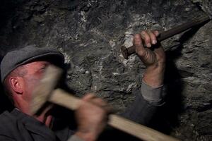 OBRUŠILO SE OKNO U RUDNIKU Povređeno 12 rudara u Sloveniji