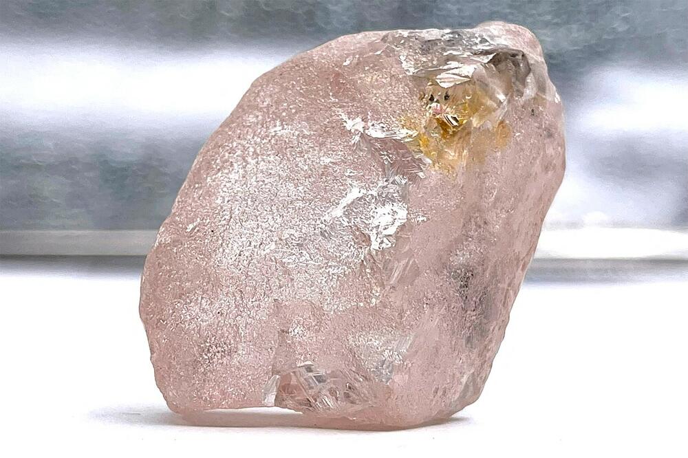 ISTORIJSKI PRONALAZAK U SIROMAŠNOJ ZEMLJI: Rudari iskopali redak ružičasti dijamant, najveći u poslednjih 300 godina